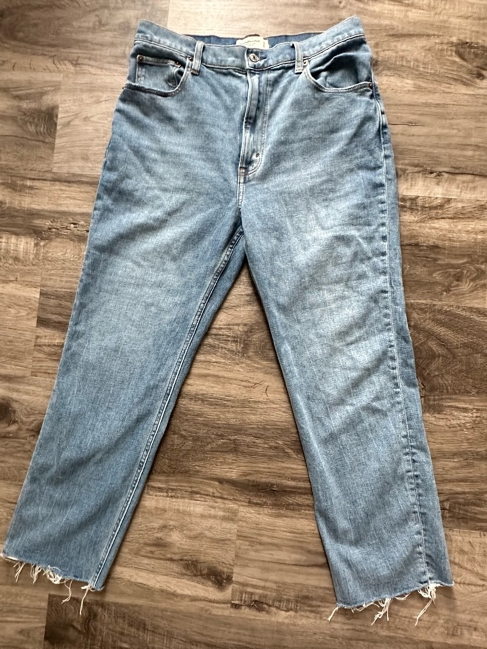 Abercrombie & Fitch High Rise Straight Leg Jeans Raw Hem Light Wash Size 30